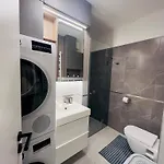 Karzo Lu 210 Free Garage Apartment *